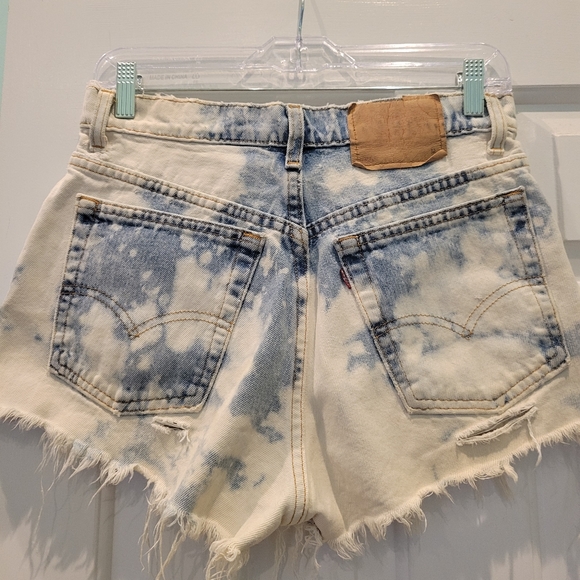 VINTAGE BLEACHED & DESTROYED LEVIS SHORTS - Picture 2 of 7